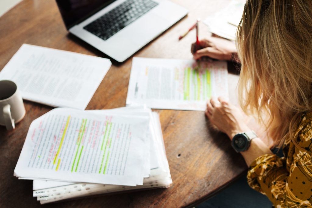Adult woman studying with focus illustrating learning, memory, and synaptic plasticity.